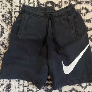 Nike Men's Sportswear BB GX Graphic Club Fleece Shorts 10 in, size S, GC